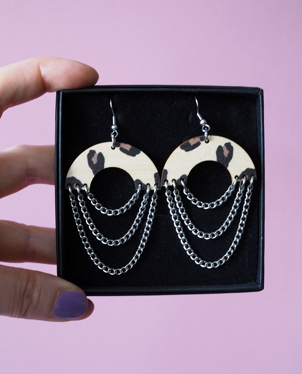 HANDMADE Fallen Leaves korvakorut, puu (eri värejä)