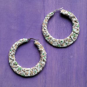 HANDMADE I Always Walk My Way korvarenkaat, vaaleakukkainen