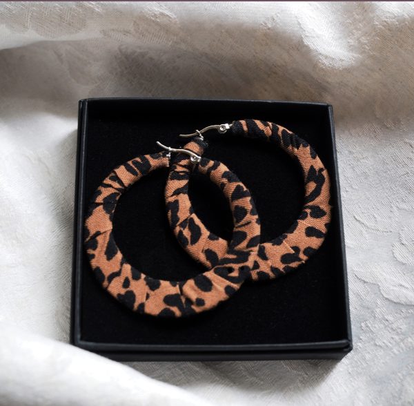 HANDMADE, I Always Walk My Way korvarenkaat, leo