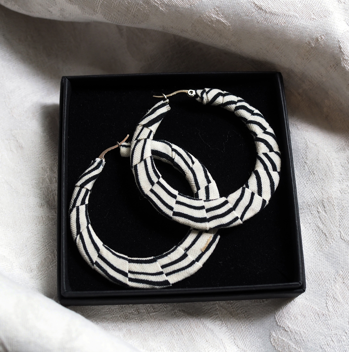 HANDMADE I Always Walk My Way korvarenkaat, raidallinen - Image 3