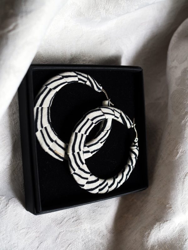 HANDMADE I Always Walk My Way korvarenkaat, raidallinen