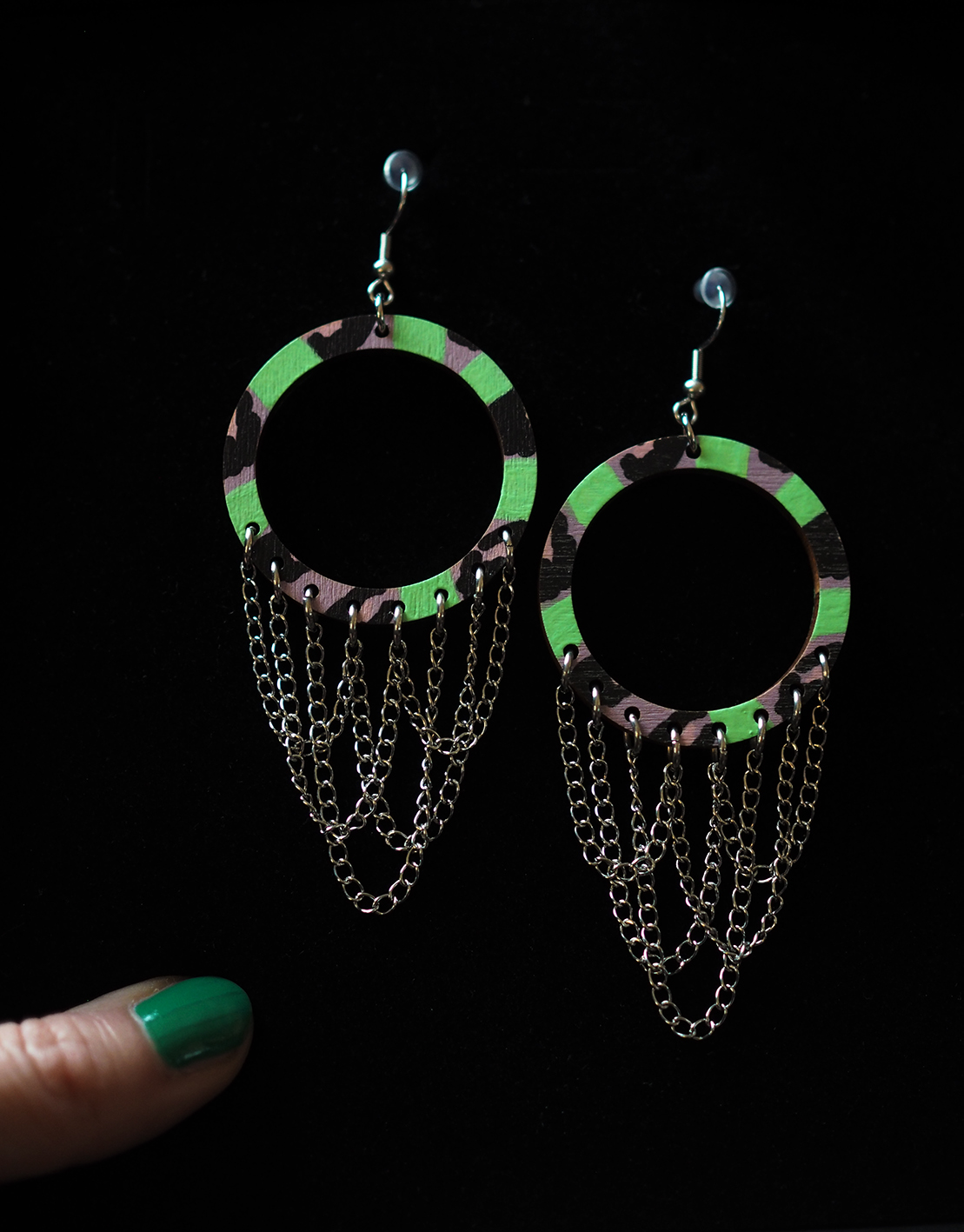 HANDMADE Happy & So Fabulous korvakorut, lila-vihreä-musta