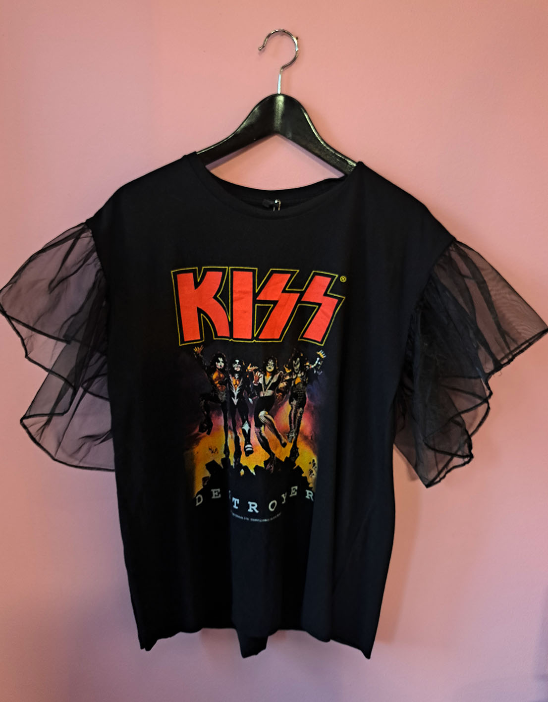 UPCYCLED Kiss t-paita