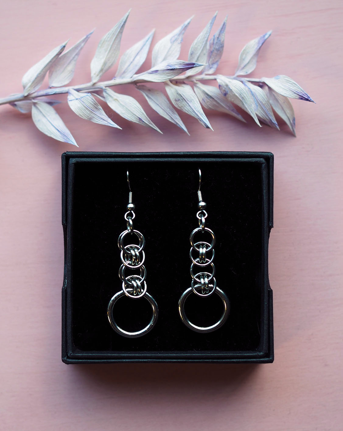 HANDMADE Outsider by choice korvakorut