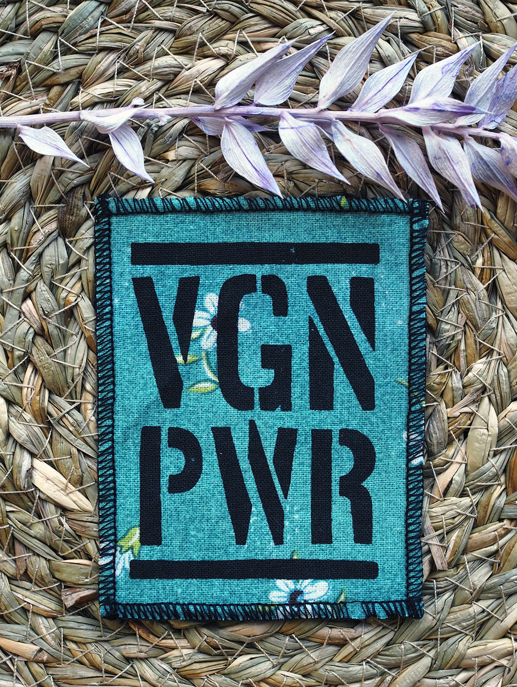 ROSKA ART "VGN PWR" - kangasmerkki - eri värejä - Image 4