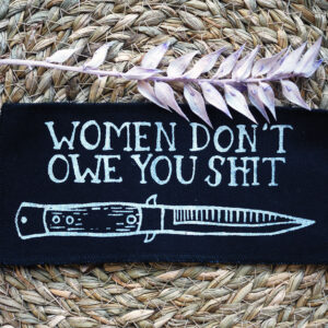 ROSKA ART "Women don't owe you shit" - kangasmerkki - eri värejä