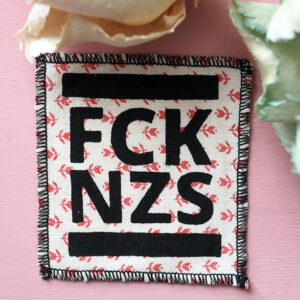 ROSKA ART "FCK NZS" - kangasmerkki - eri värejä
