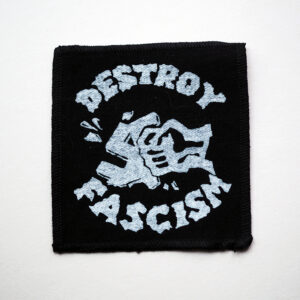 ROSKA ART "Destroy fascism" - kangasmerkki, eri värejä
