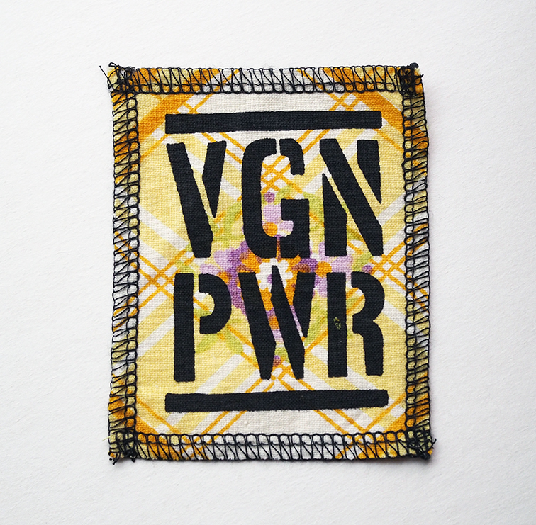ROSKA ART "VGN PWR" - kangasmerkki - eri värejä - Image 4